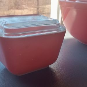 Vintage Pink Pyrex 501 Fridgie with lid